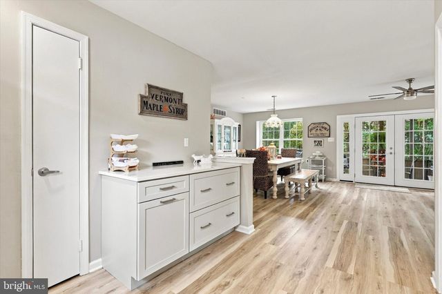 3 AVANDALE CT, Mt Laurel, NJ 08054