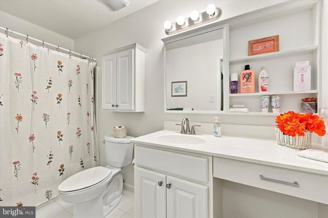 3 AVANDALE CT, Mt Laurel, NJ 08054