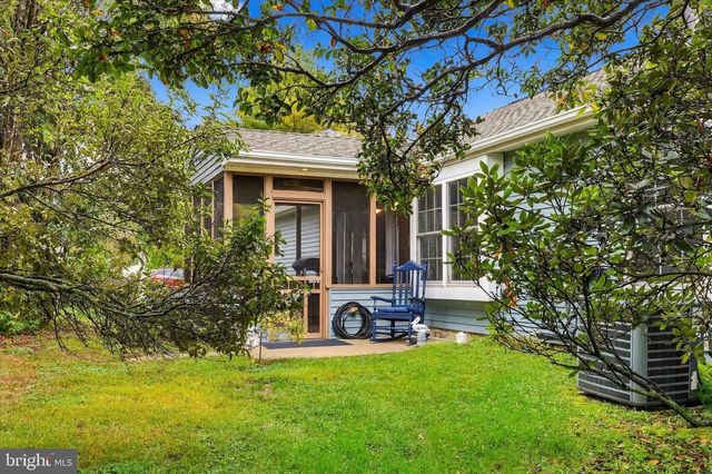 3 AVANDALE CT, Mt Laurel, NJ 08054