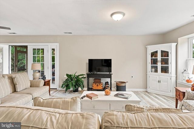 3 AVANDALE CT, Mt Laurel, NJ 08054