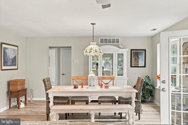 3 AVANDALE CT, Mt Laurel, NJ 08054