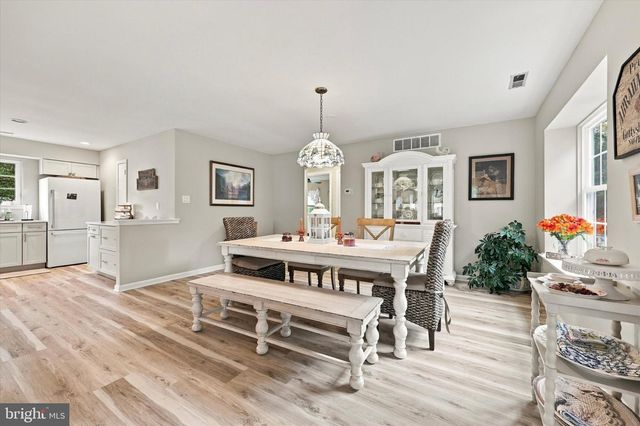 3 AVANDALE CT, Mt Laurel, NJ 08054