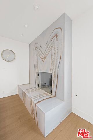 451 S Barrington Avenue 302, Los Angeles, CA 90049