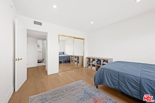 451 S Barrington Avenue 302, Los Angeles, CA 90049