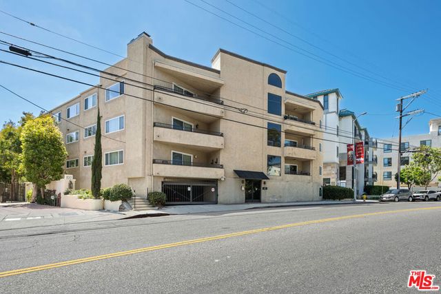 451 S Barrington Avenue 302, Los Angeles, CA 90049