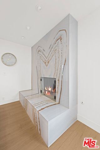 451 S Barrington Avenue 302, Los Angeles, CA 90049