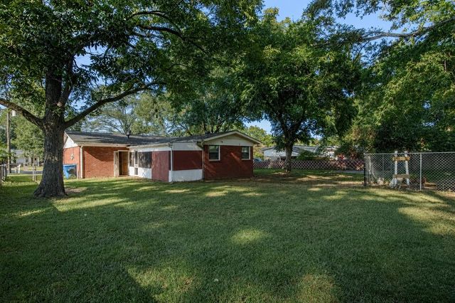 106 E Carolanne Blvd., Marshall, TX 75672