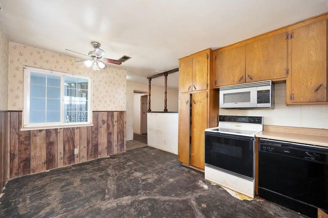 6924 Peck Dr, Sacramento, CA 95828