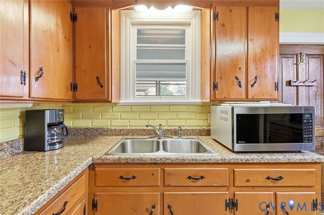 101 N New Ave, Highland Springs, VA 23075