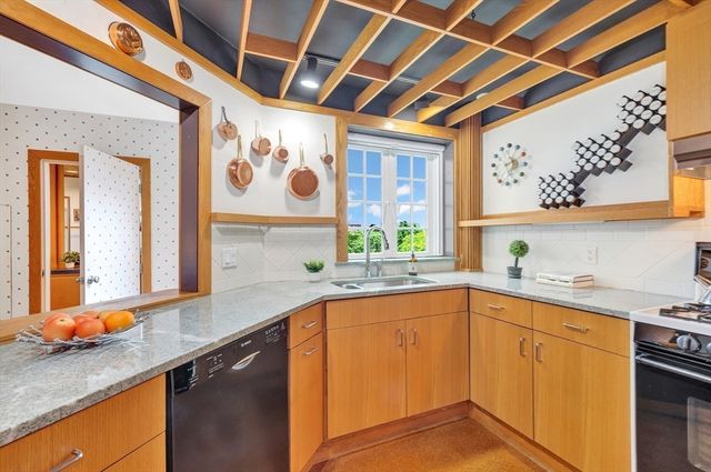 985 Memorial Drive 603, Cambridge, MA 02138