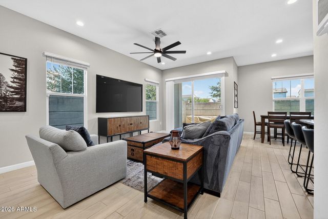 4840 E VILLAGE Drive, Scottsdale, AZ 85254