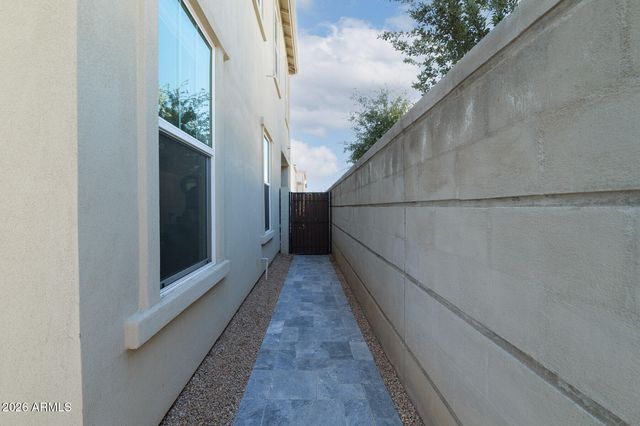 4840 E VILLAGE Drive, Scottsdale, AZ 85254