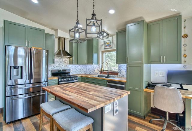 61 Country Sky Lane, Estes Park, CO 80517