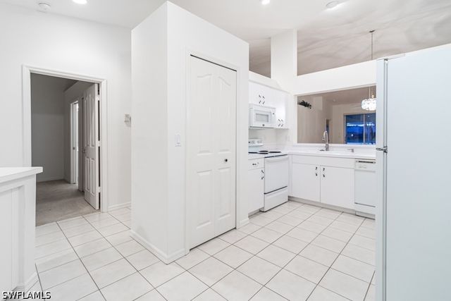 2230 Stacil CIR, Naples, FL 34109