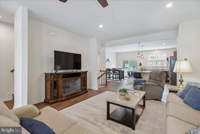 1813 IRIS LN, Hanover, MD 21076