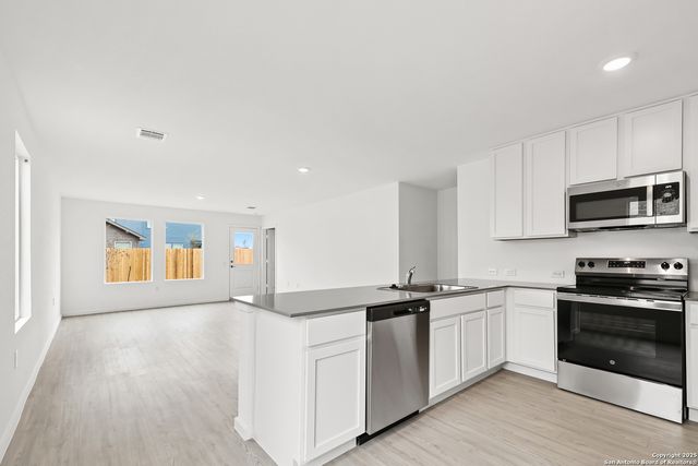 1111 Crenshaw Way, San Antonio, TX 78221