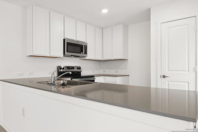 1111 Crenshaw Way, San Antonio, TX 78221