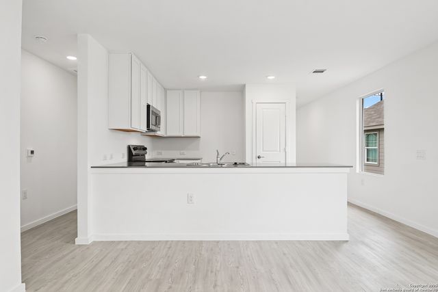 1111 Crenshaw Way, San Antonio, TX 78221