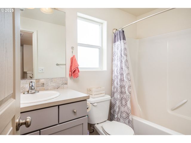 4765 GLACIER MEADOWS Loop, Springfield, OR 97478