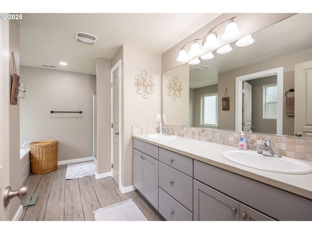 4765 GLACIER MEADOWS Loop, Springfield, OR 97478