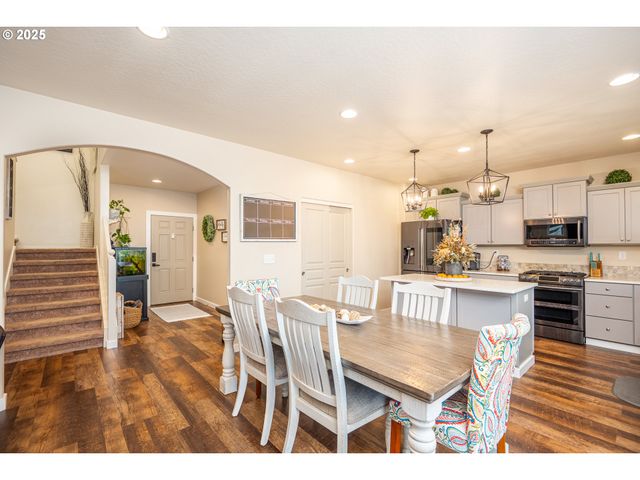 4765 GLACIER MEADOWS Loop, Springfield, OR 97478