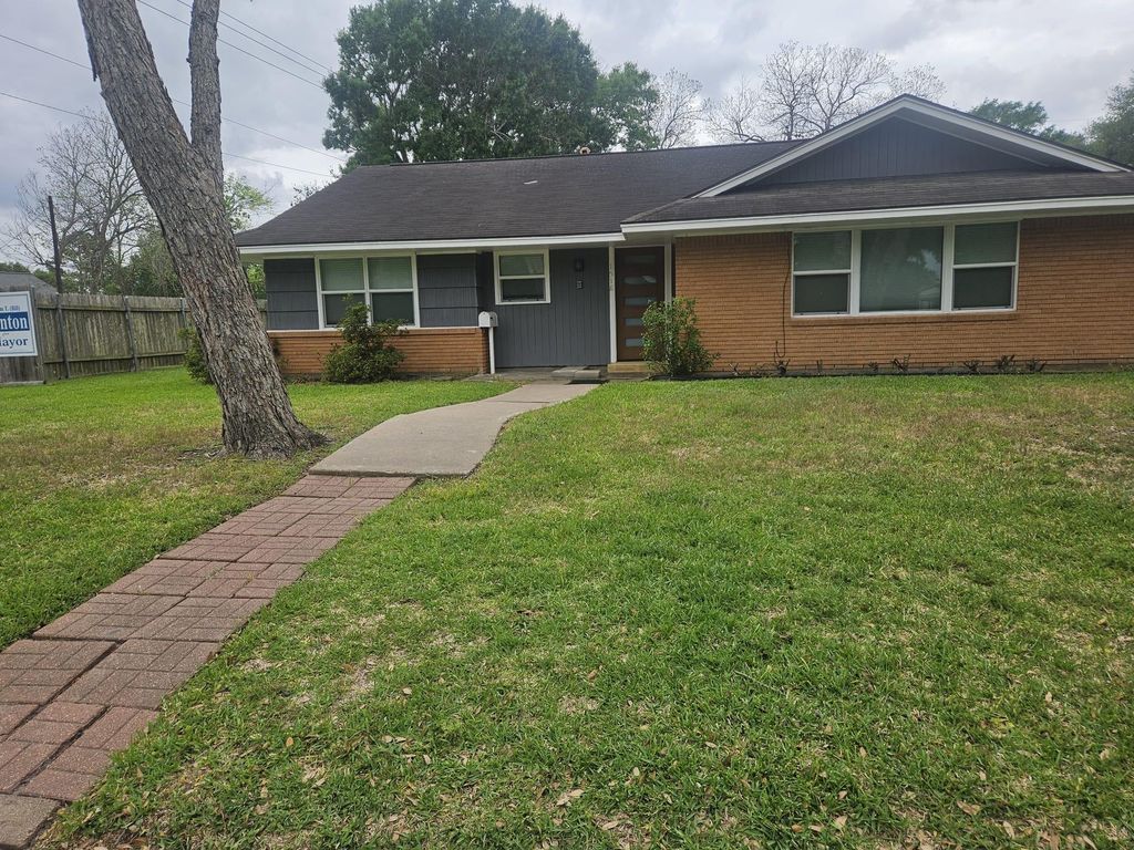 1518 Lawrence Street, Rosenberg, TX 77471