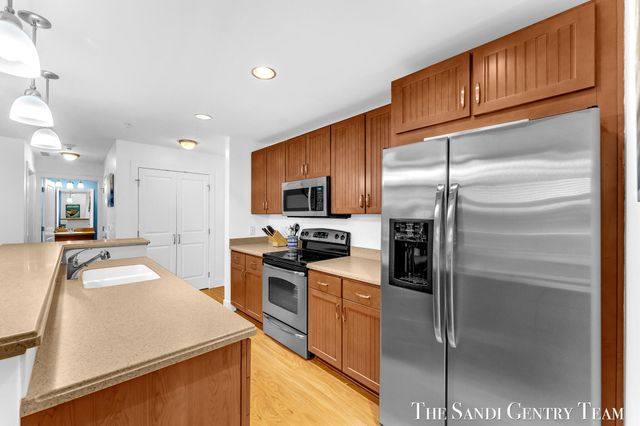 529 Miller Drive 305, Grand Haven City, MI 49417