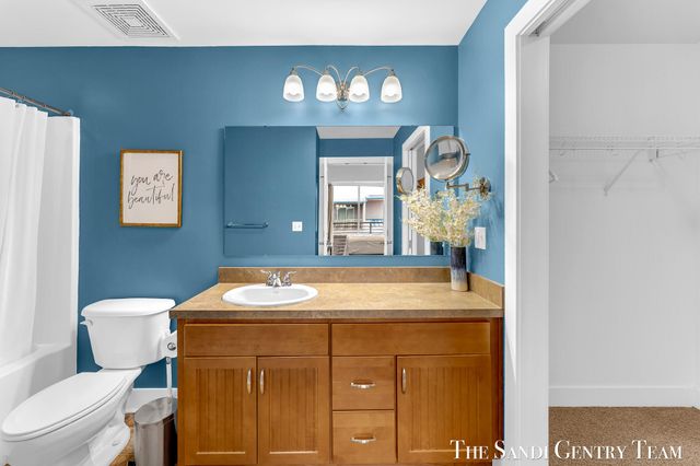 529 Miller Drive 305, Grand Haven City, MI 49417