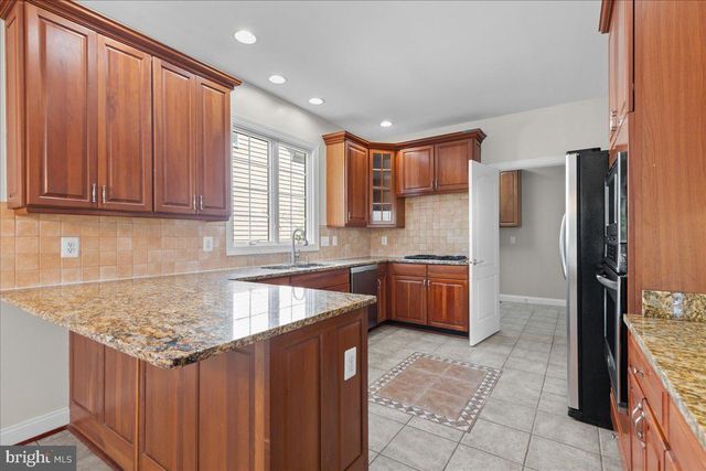5008 SHORTGRASS LN, Haymarket, VA 20169