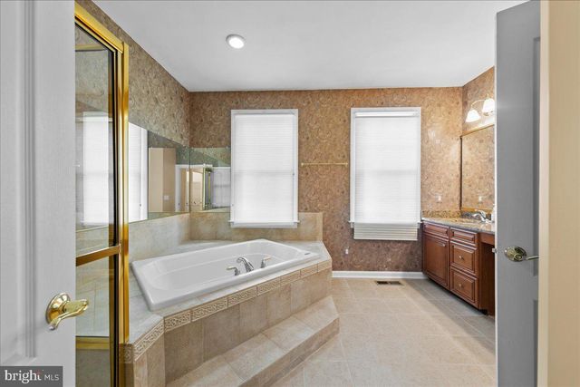 5008 SHORTGRASS LN, Haymarket, VA 20169
