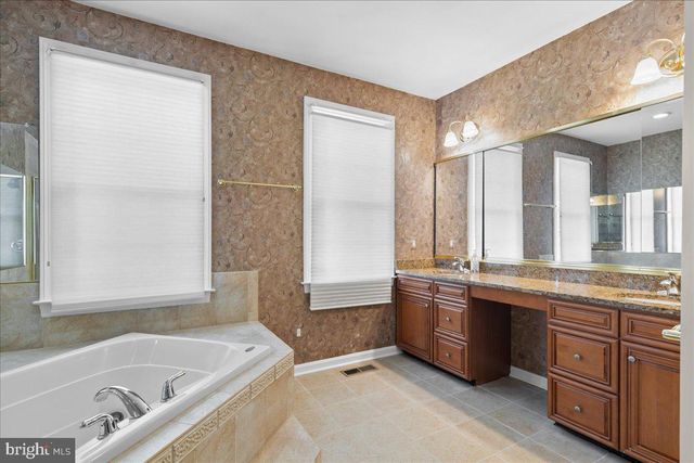 5008 SHORTGRASS LN, Haymarket, VA 20169