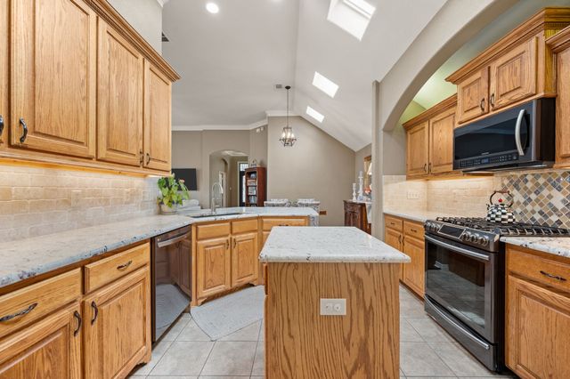 6024 Frost Street, North Richland Hills, TX 76180