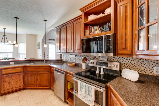 206 Kiowa Ct, White House, TN 37188