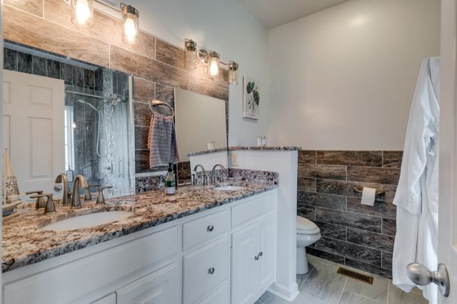 206 Kiowa Ct, White House, TN 37188