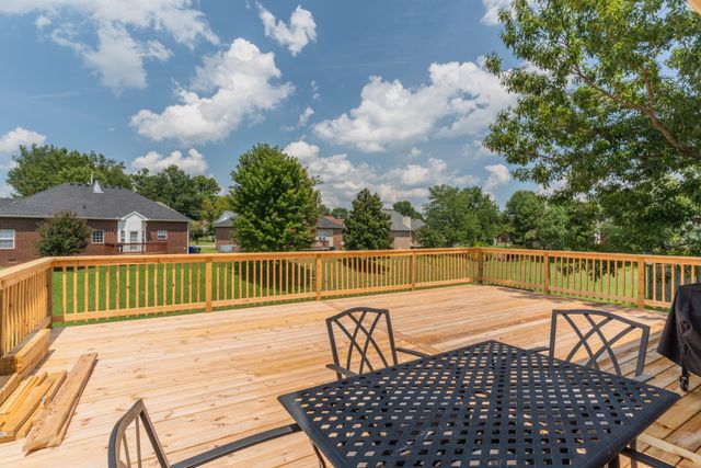 206 Kiowa Ct, White House, TN 37188