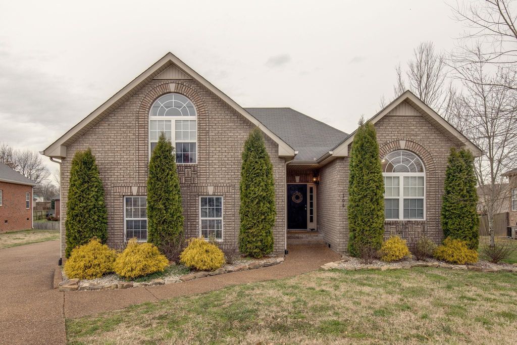 206 Kiowa Ct, White House, TN 37188