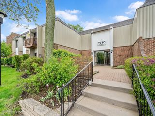 7360 Fairview Avenue 103, Downers Grove, IL 60516