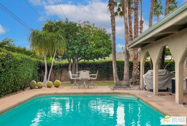 648 S Roxbury Drive, Palm Springs, CA 92264