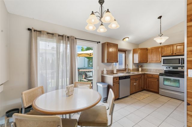 5313 Meadow Place, West Des Moines, IA 50266