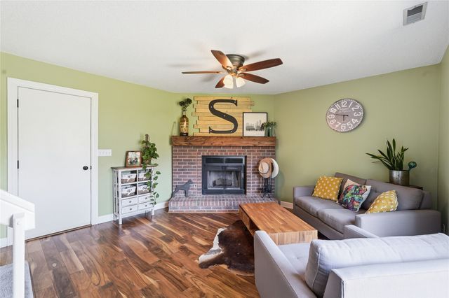 5313 Meadow Place, West Des Moines, IA 50266