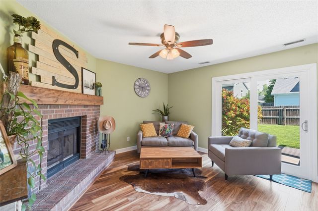 5313 Meadow Place, West Des Moines, IA 50266