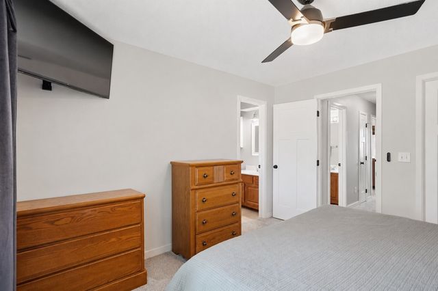 5313 Meadow Place, West Des Moines, IA 50266
