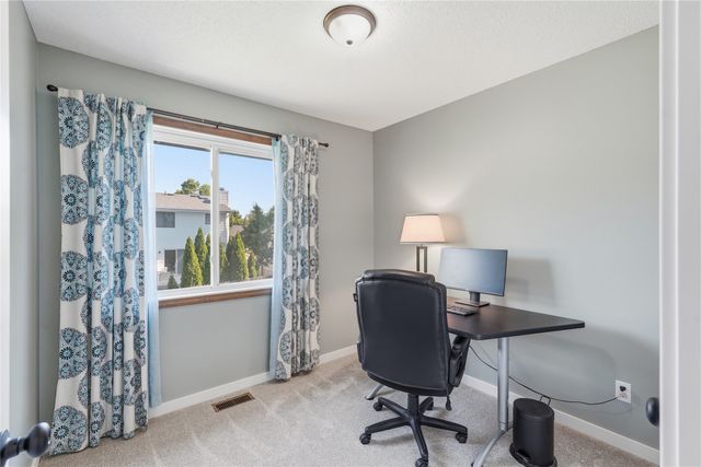 5313 Meadow Place, West Des Moines, IA 50266