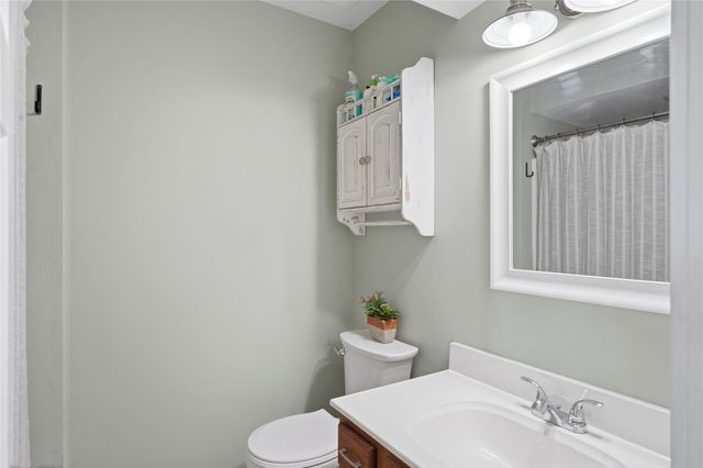 5313 Meadow Place, West Des Moines, IA 50266