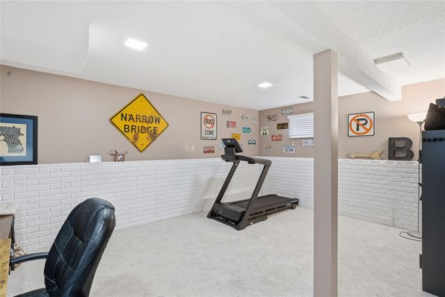 5313 Meadow Place, West Des Moines, IA 50266