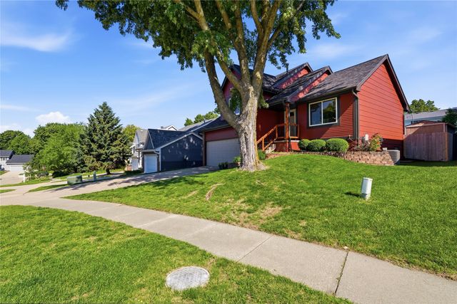 5313 Meadow Place, West Des Moines, IA 50266