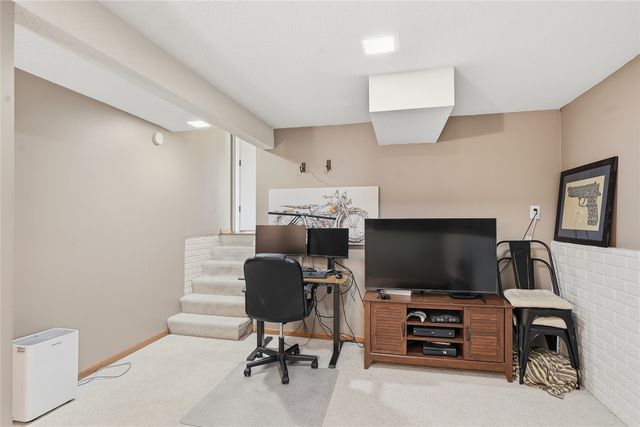 5313 Meadow Place, West Des Moines, IA 50266
