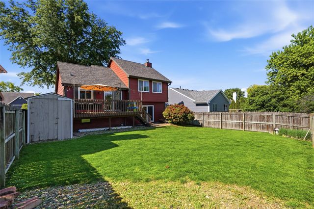 5313 Meadow Place, West Des Moines, IA 50266