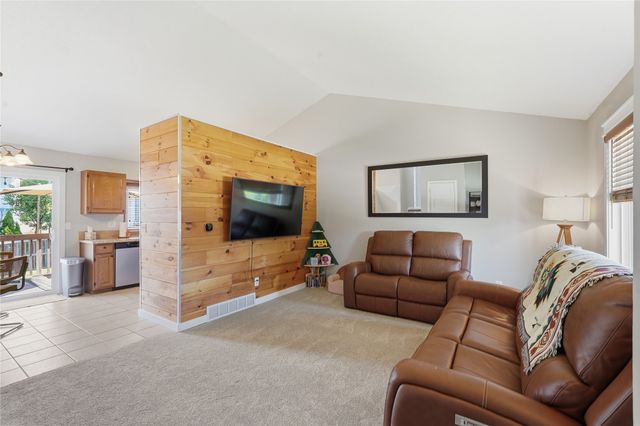 5313 Meadow Place, West Des Moines, IA 50266