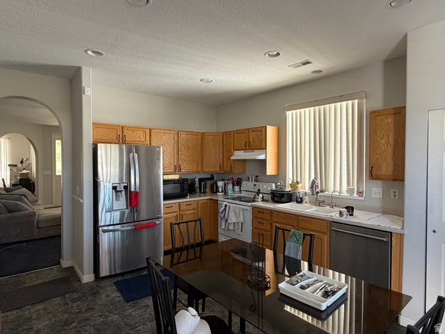 5928 W ROSEBERRY ST, West Jordan, UT 84081